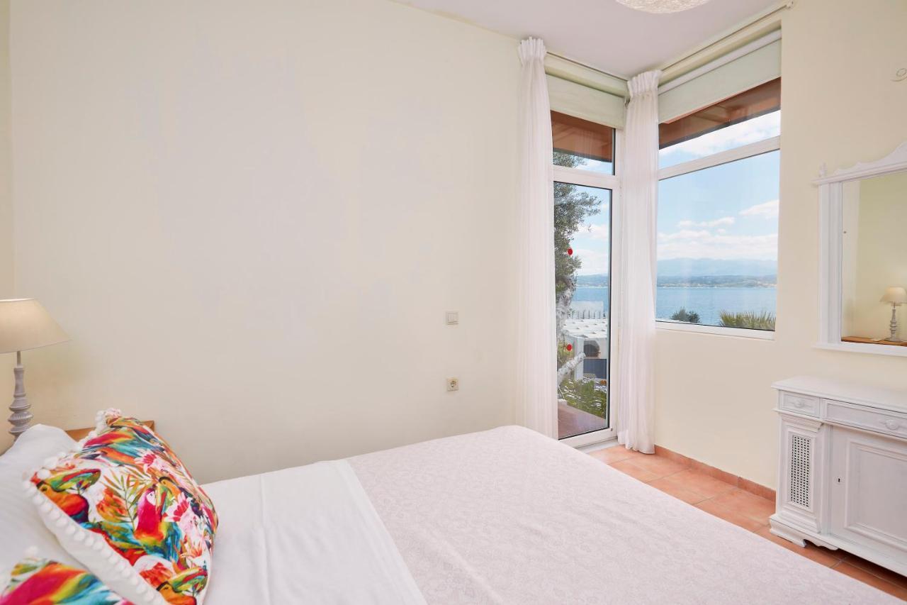 Seafront Villa Longobardi Chania  Bagian luar foto